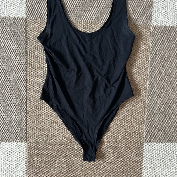 Zara Red and Black Scoop-Neck Bodysuits - Picture 4 of 5